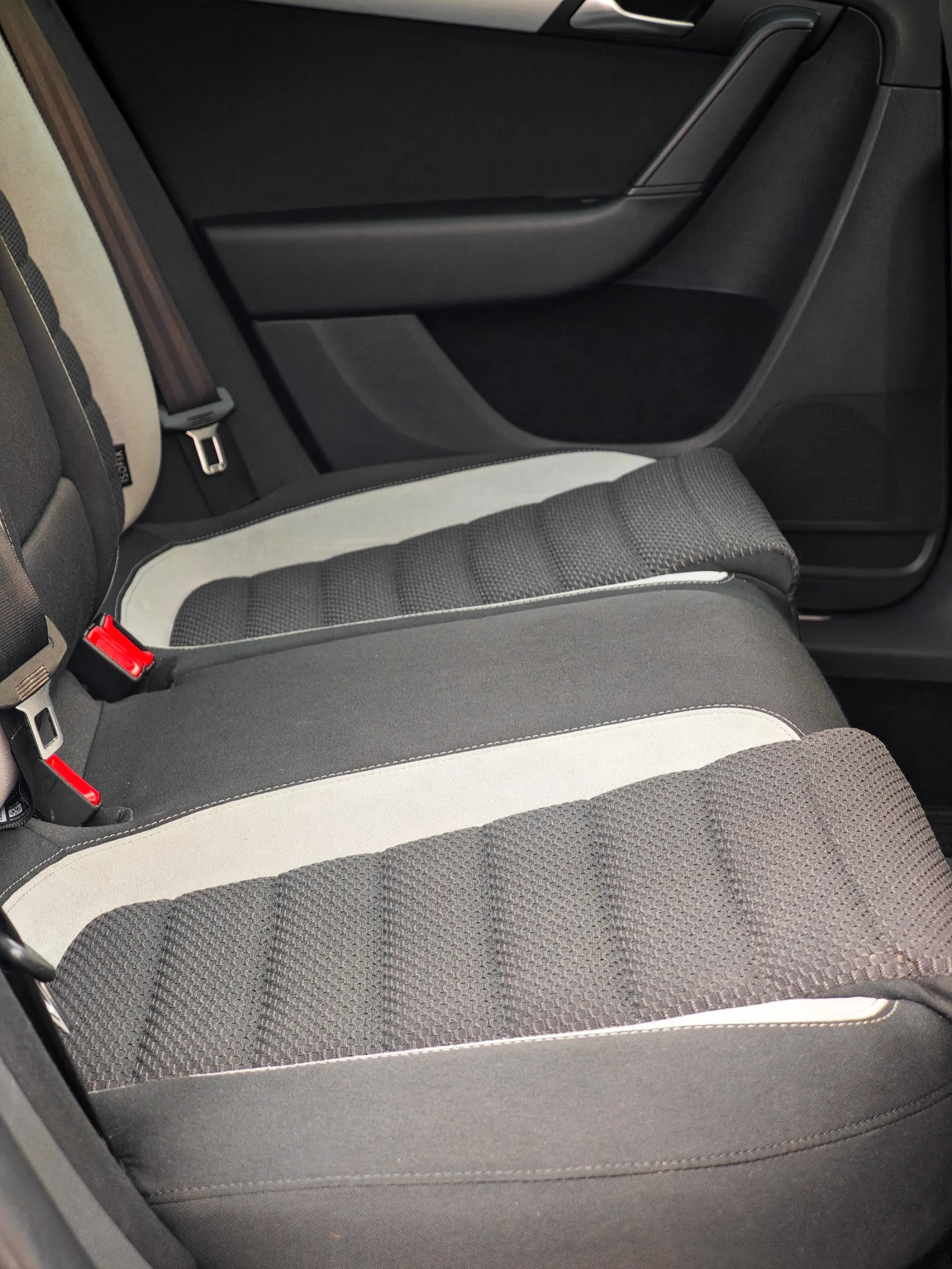 VW Passat R-Line 2.0 TDI, снимка 14 - Автомобили и джипове - 53995003