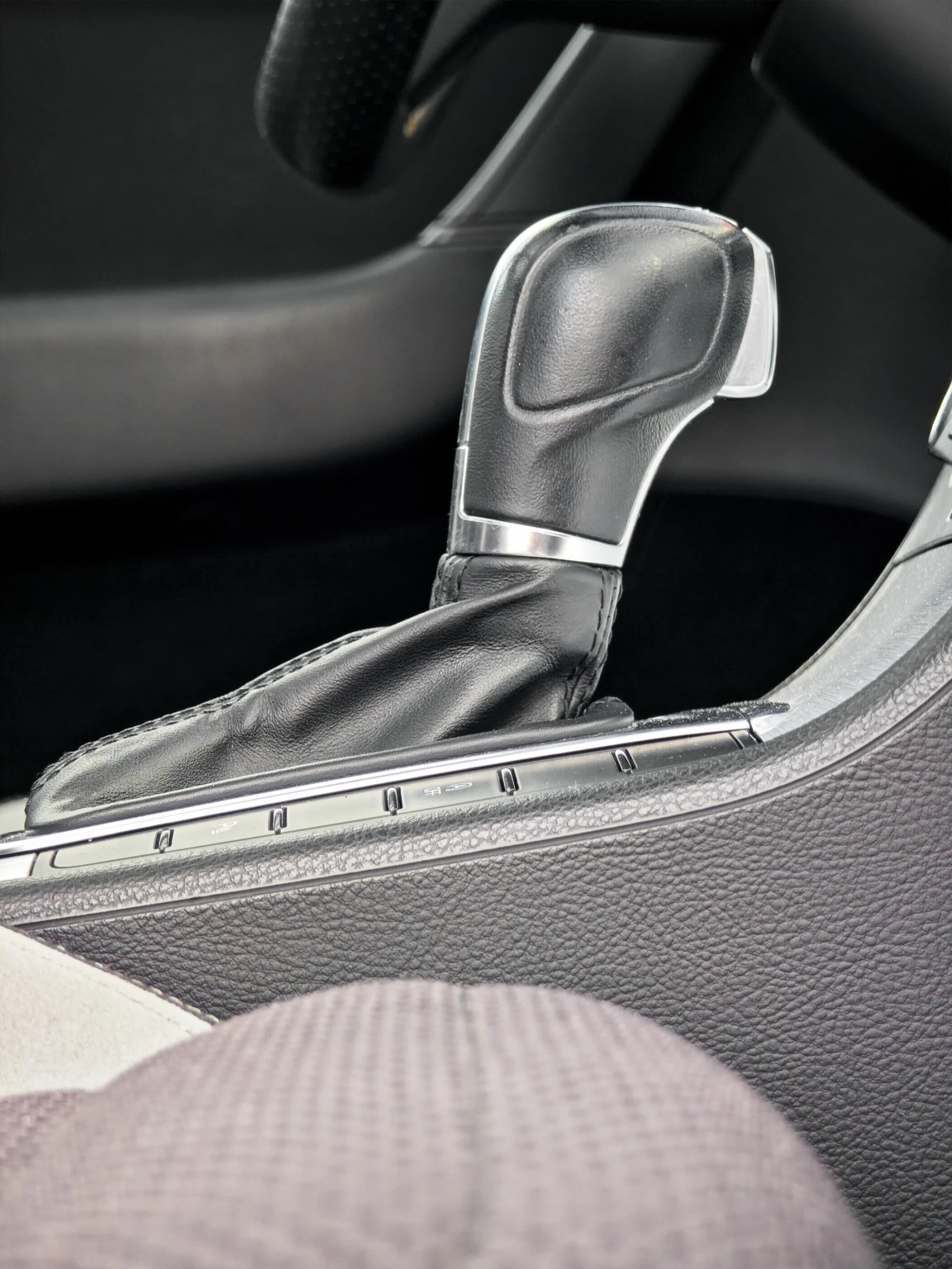 VW Passat R-Line 2.0 TDI, снимка 11 - Автомобили и джипове - 53995003