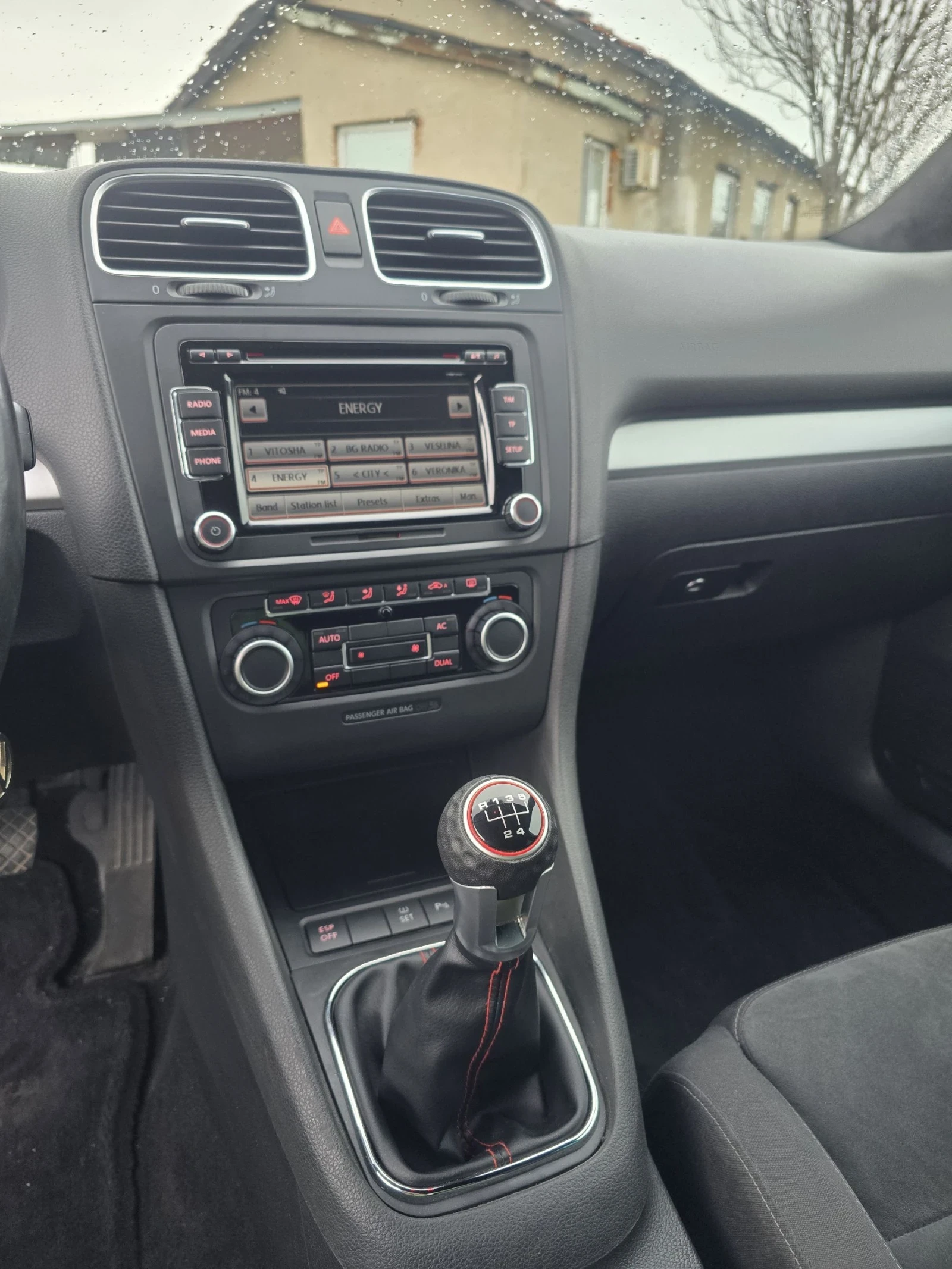 VW Golf 1.6TDI, снимка 10 - Автомобили и джипове - 54294972