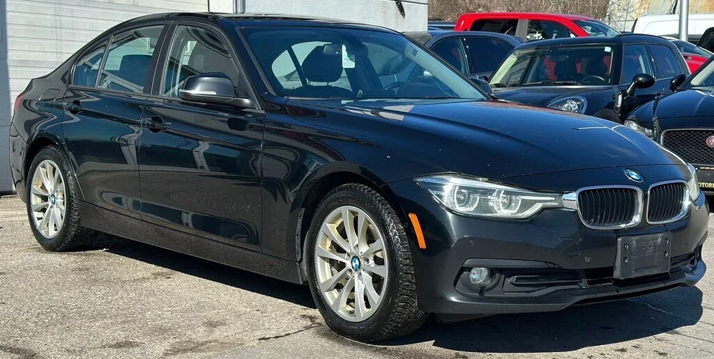 BMW 320 xDrive* Sedan* АвтоКредит* (ЦЕНА ДО БГ), снимка 3 - Автомобили и джипове - 54306571
