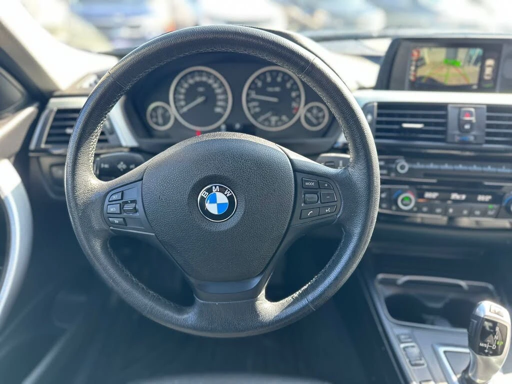 BMW 320 xDrive* Sedan* АвтоКредит* (ЦЕНА ДО БГ), снимка 11 - Автомобили и джипове - 54306571
