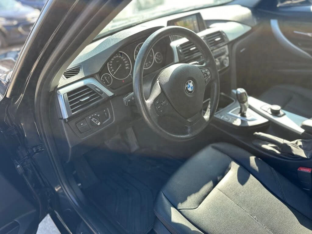 BMW 320 xDrive* Sedan* АвтоКредит* (ЦЕНА ДО БГ), снимка 14 - Автомобили и джипове - 54306571