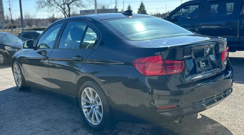 BMW 320 xDrive* Sedan* АвтоКредит* (ЦЕНА ДО БГ), снимка 4 - Автомобили и джипове - 54306571