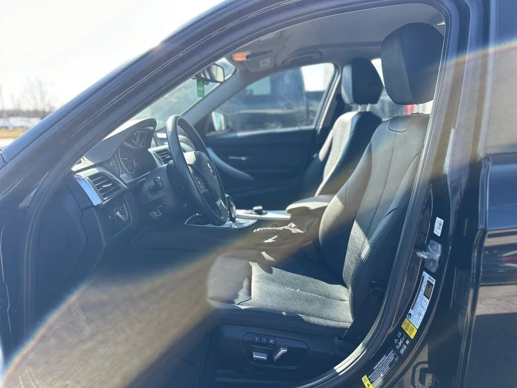 BMW 320 xDrive* Sedan* АвтоКредит* (ЦЕНА ДО БГ), снимка 10 - Автомобили и джипове - 54306571