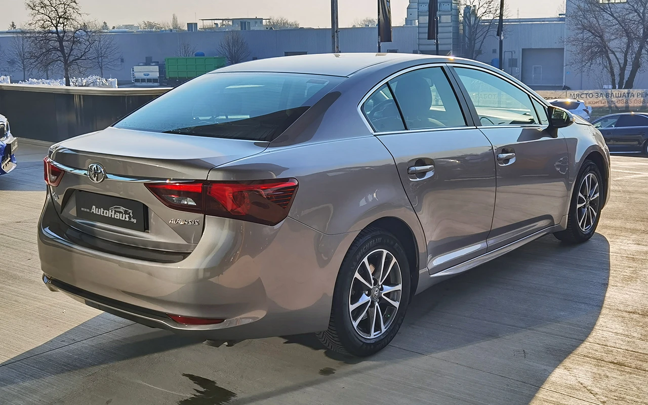 Toyota Avensis 1.6, снимка 3 - Автомобили и джипове - 54469631