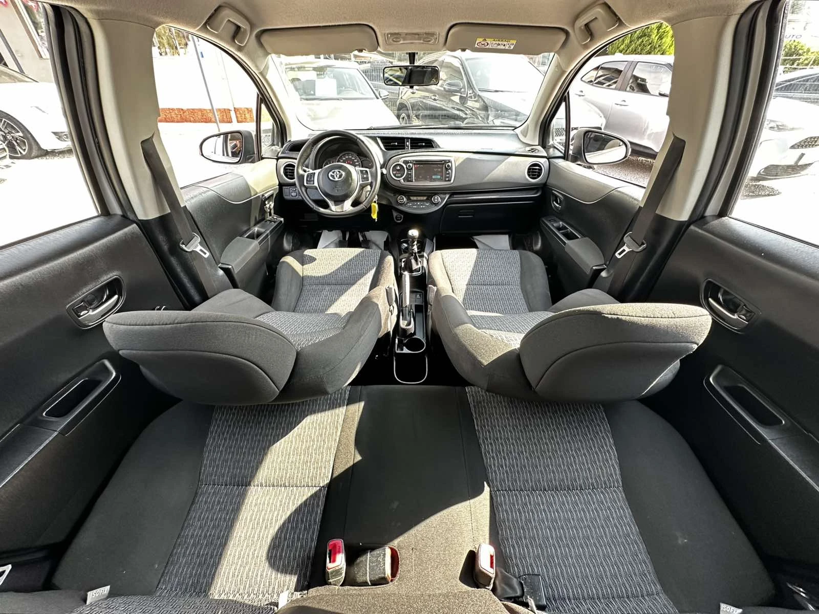 Toyota Yaris 1.4D 90HP E5B КАМЕРА, снимка 9 - Автомобили и джипове - 55315129