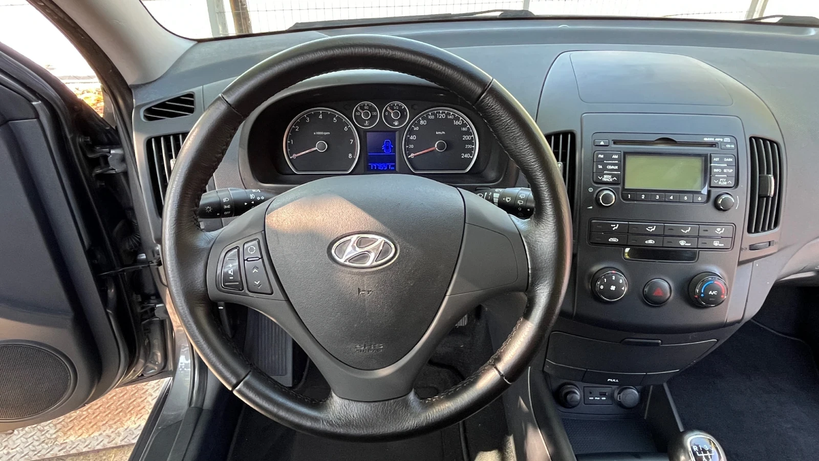 Hyundai I30 CW 1.4 16V 105 kc, снимка 7 - Автомобили и джипове - 55691172