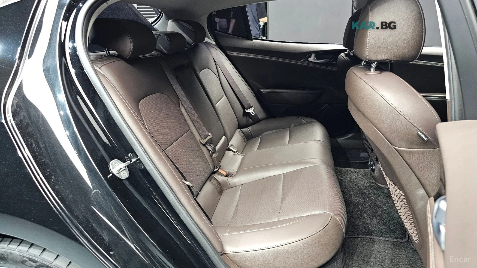 Kia Stinger 2.0 TURBO* AWD* PATINUM* ОБДУХ* ПАНО* НАВИ* КАМЕРА, снимка 12 - Автомобили и джипове - 56008135