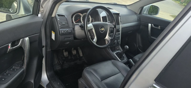 Chevrolet Captiva 2.4i, Кожа, снимка 9 - Автомобили и джипове - 50800800