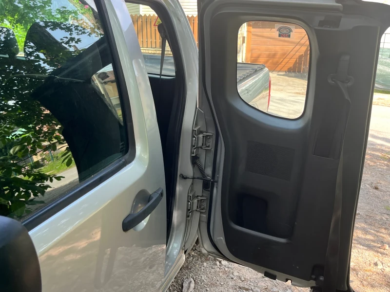 Nissan Frontier, снимка 5 - Автомобили и джипове - 51475260