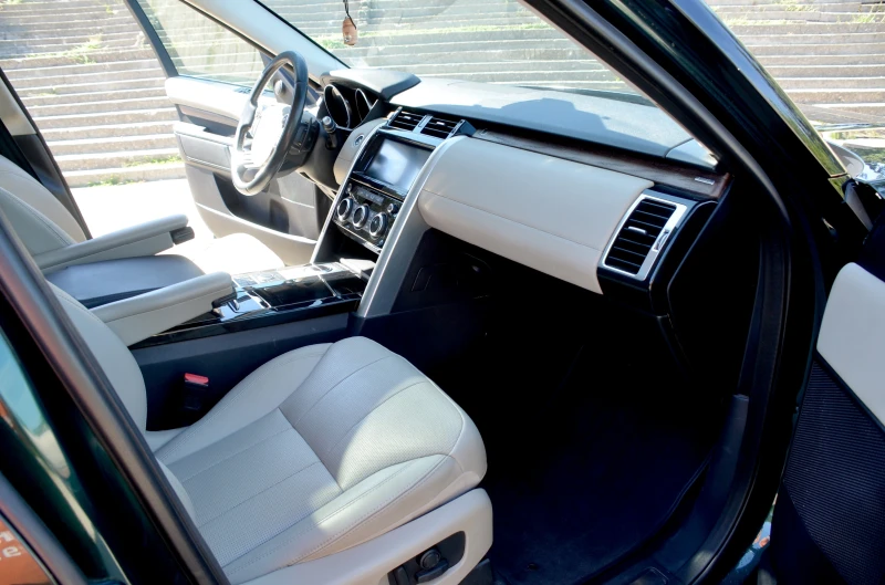Land Rover Discovery 3.0d HSE, 249hp Black edition, снимка 8 - Автомобили и джипове - 52461976