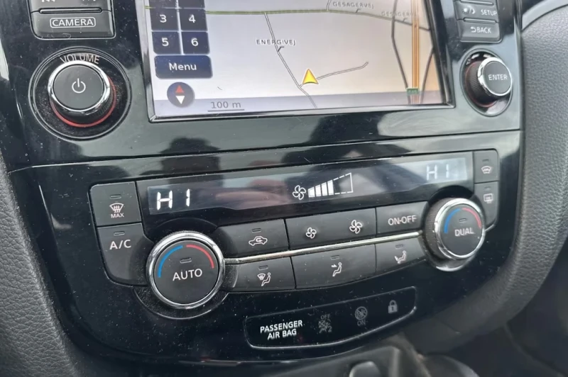 Nissan Qashqai Tekna 1.6d 130PS * PANORAMA/360* , снимка 10 - Автомобили и джипове - 52706650