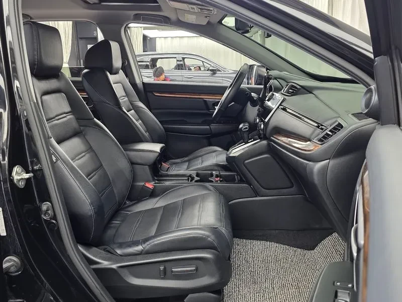 Honda Cr-v 1.5 Touring 4Wd, снимка 11 - Автомобили и джипове - 55927720