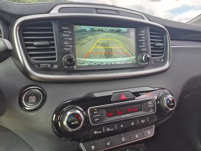 Kia Sorento 2.2 CRDI 4WD - САМО 30% АВАНС, снимка 9 - Автомобили и джипове - 56017223