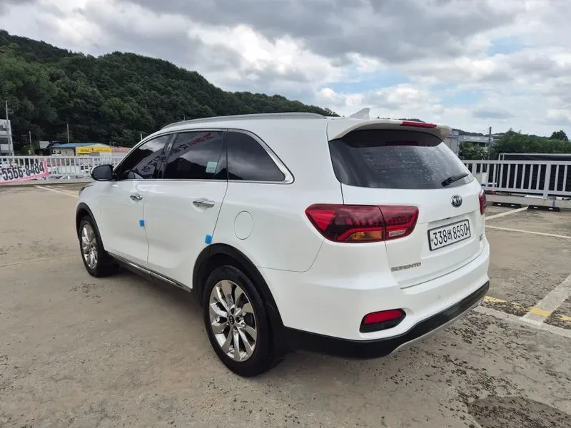 Kia Sorento 2.2 CRDI 4WD - САМО 30% АВАНС, снимка 6 - Автомобили и джипове - 56017223