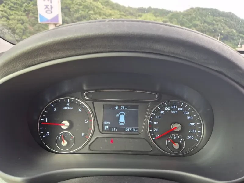 Kia Sorento 2.2 CRDI 4WD - САМО 30% АВАНС, снимка 7 - Автомобили и джипове - 56017223