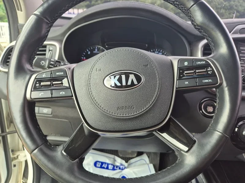 Kia Sorento 2.2 CRDI 4WD - САМО 30% АВАНС, снимка 10 - Автомобили и джипове - 56017223