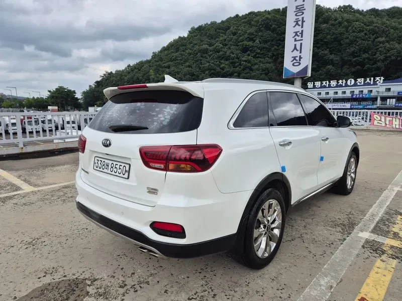 Kia Sorento 2.2 CRDI 4WD - САМО 30% АВАНС, снимка 4 - Автомобили и джипове - 56017223