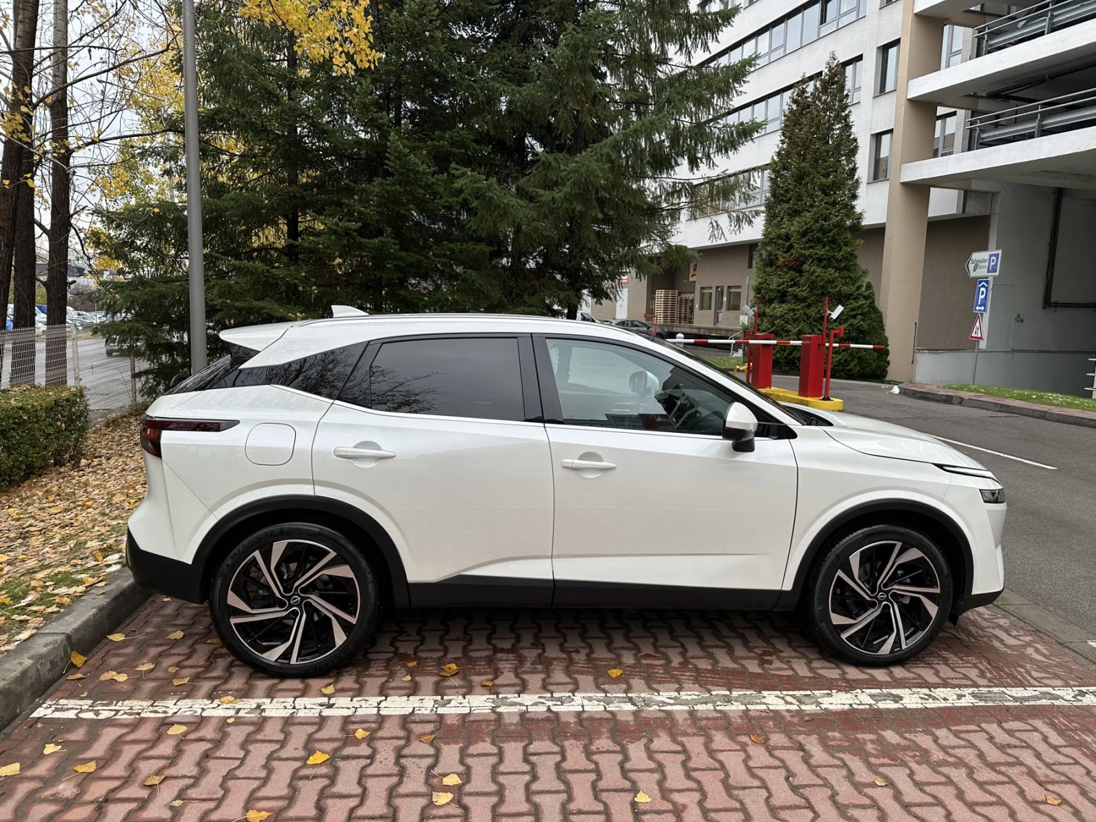 Nissan Qashqai Tekna Plus 4X4 - изображение 5