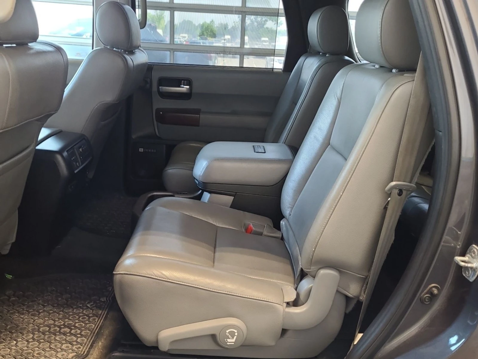 Toyota Sequoia PLATINUM Автокредит Цена до България, снимка 10 - Автомобили и джипове - 55434197