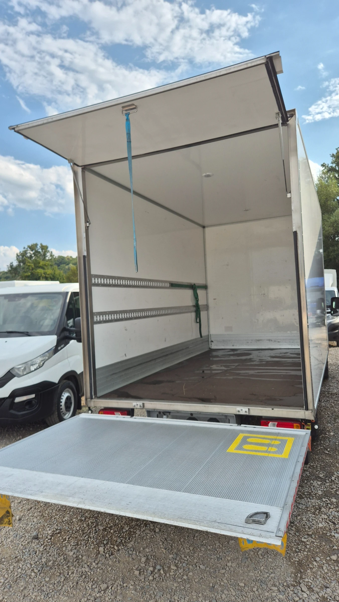 Iveco Daily 35s16* HI-MATIC* БОРД* КЛИМА* ШВЕЙЦАРИЯ, снимка 9 - Бусове и автобуси - 55804080