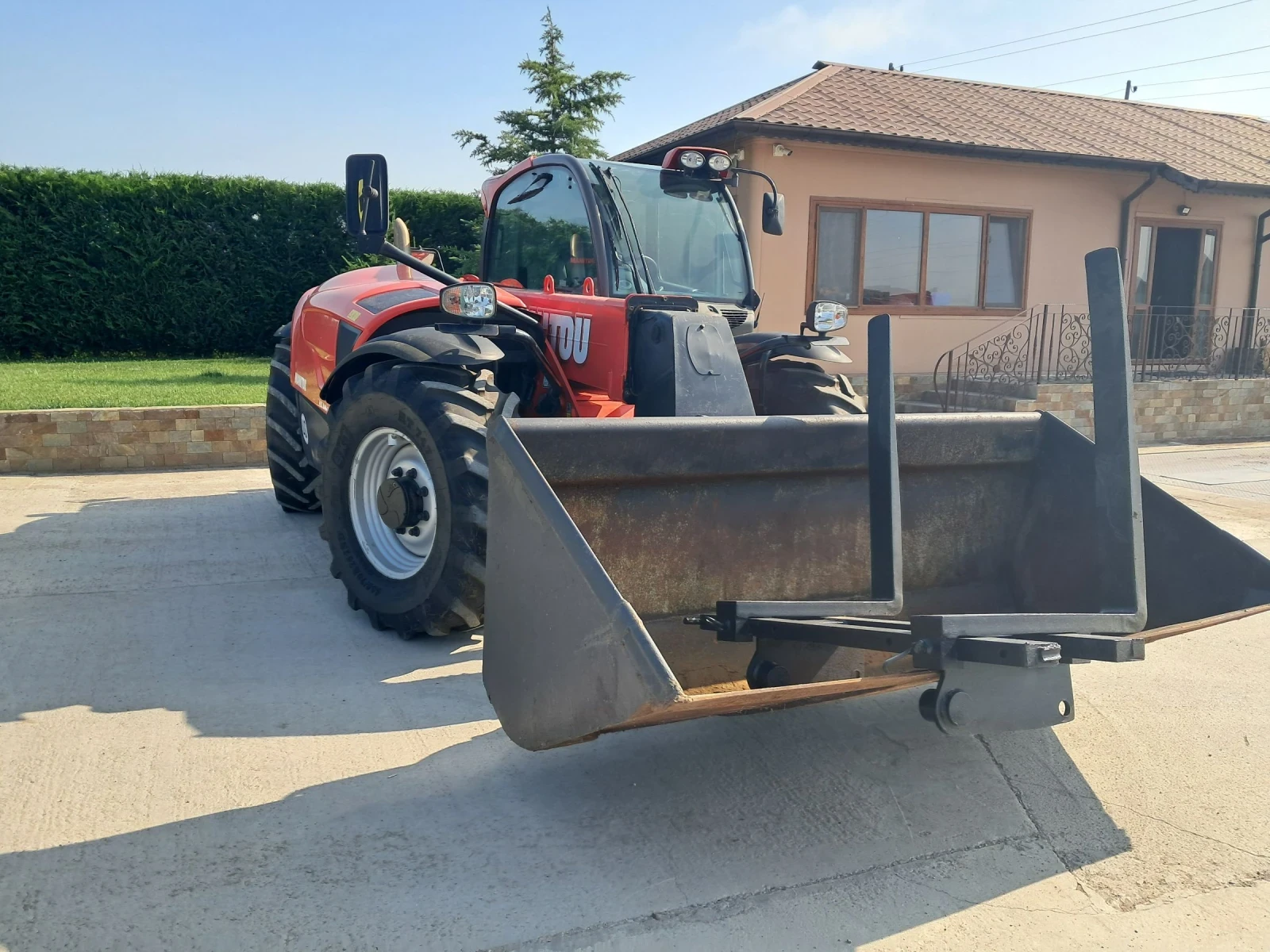 Телескопични товарачи Manitou 840-137  - изображение 7