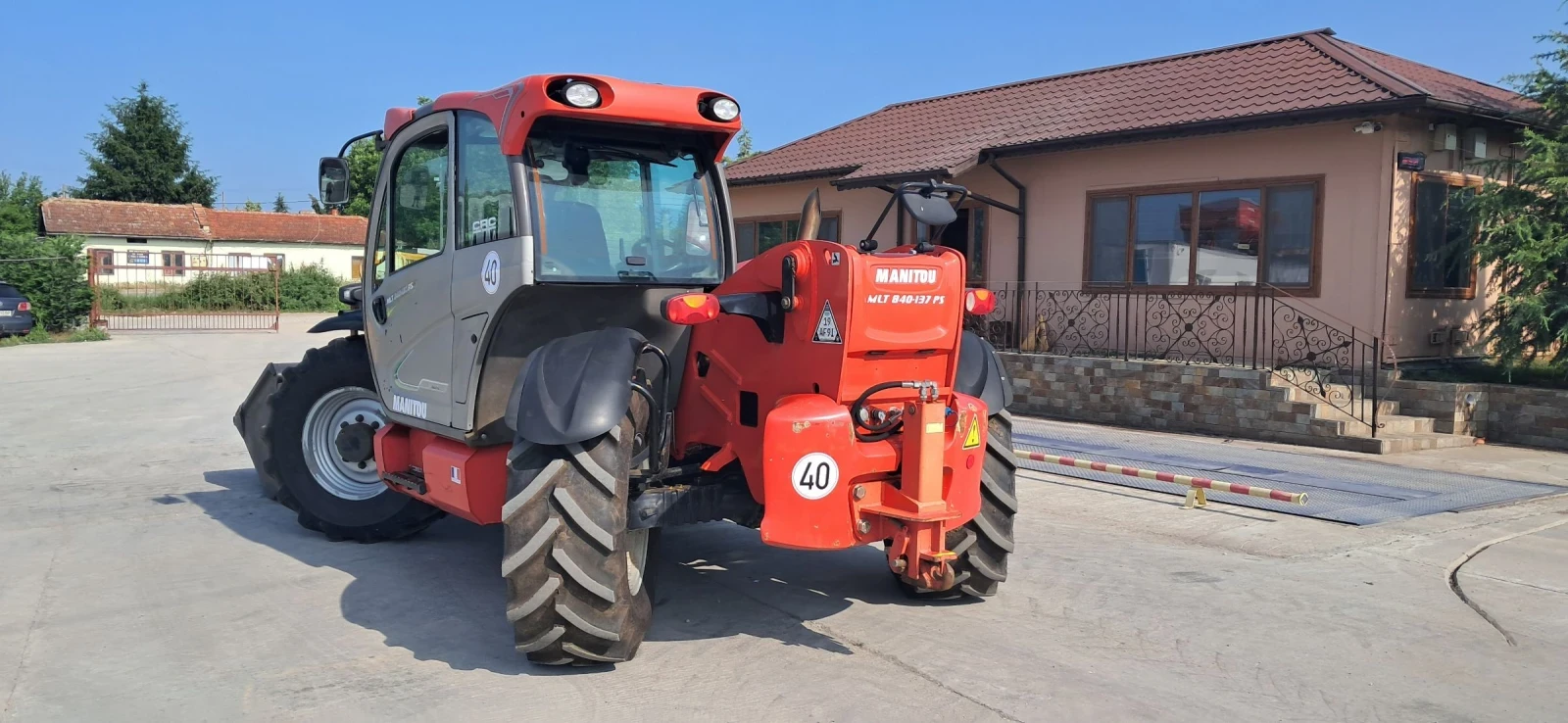 Телескопични товарачи Manitou 840-137  - изображение 2
