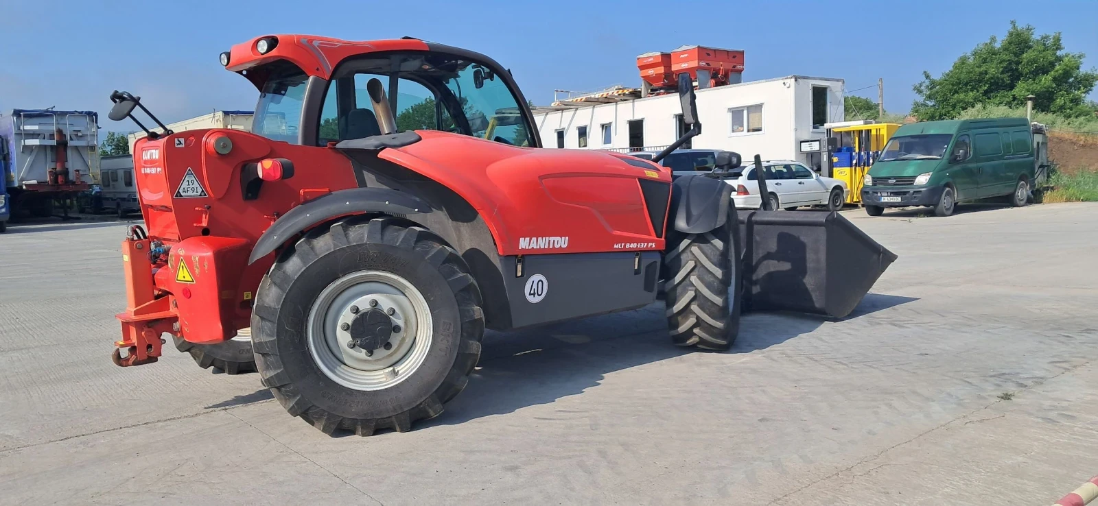 Телескопични товарачи Manitou 840-137  - изображение 3