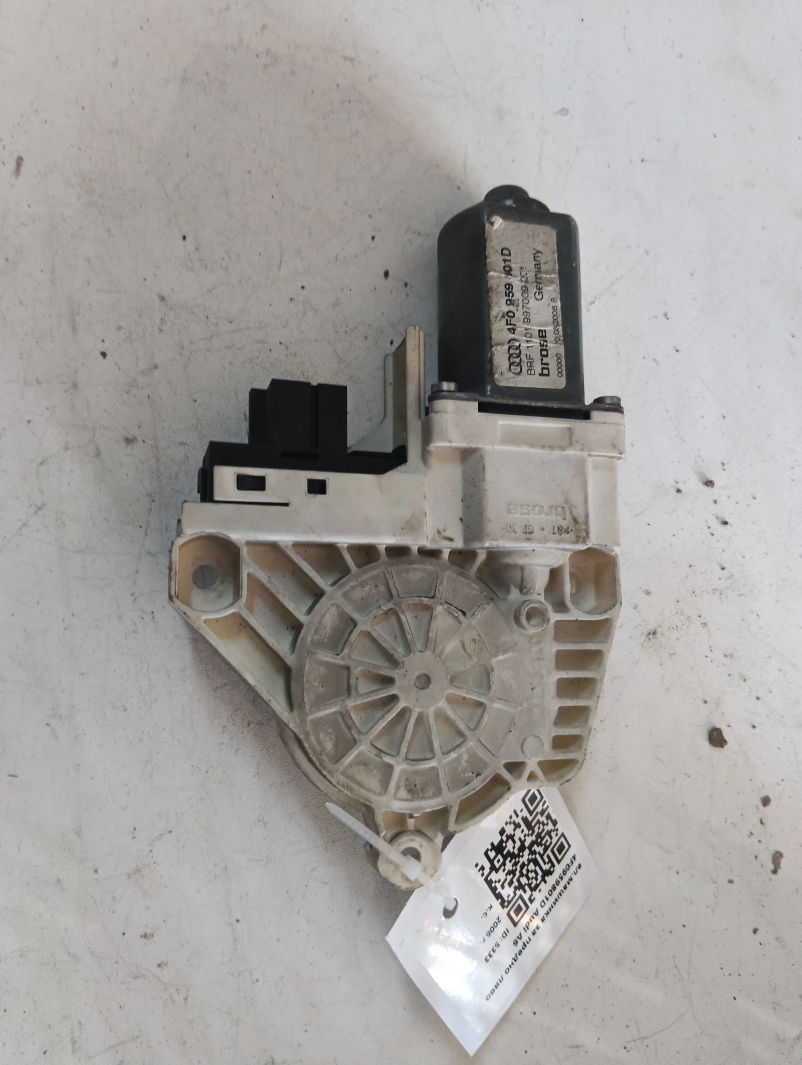 ел.машинка за предно ляво 4F0959801D Audi A6