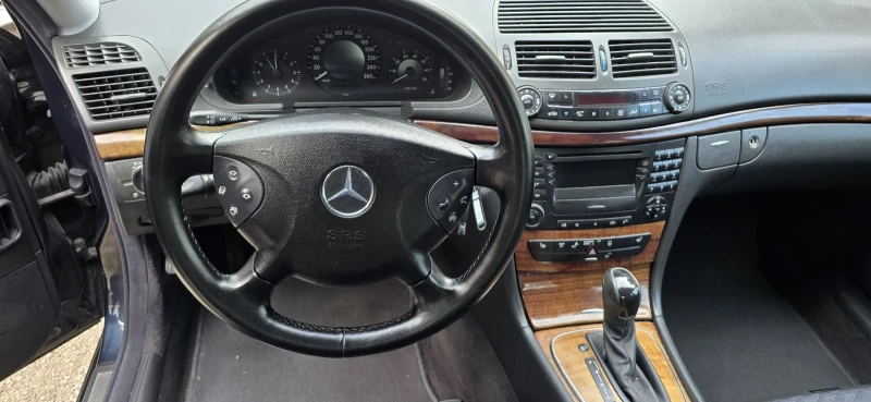 Mercedes-Benz E 320 3.2i, Седан, снимка 16 - Автомобили и джипове - 48061928