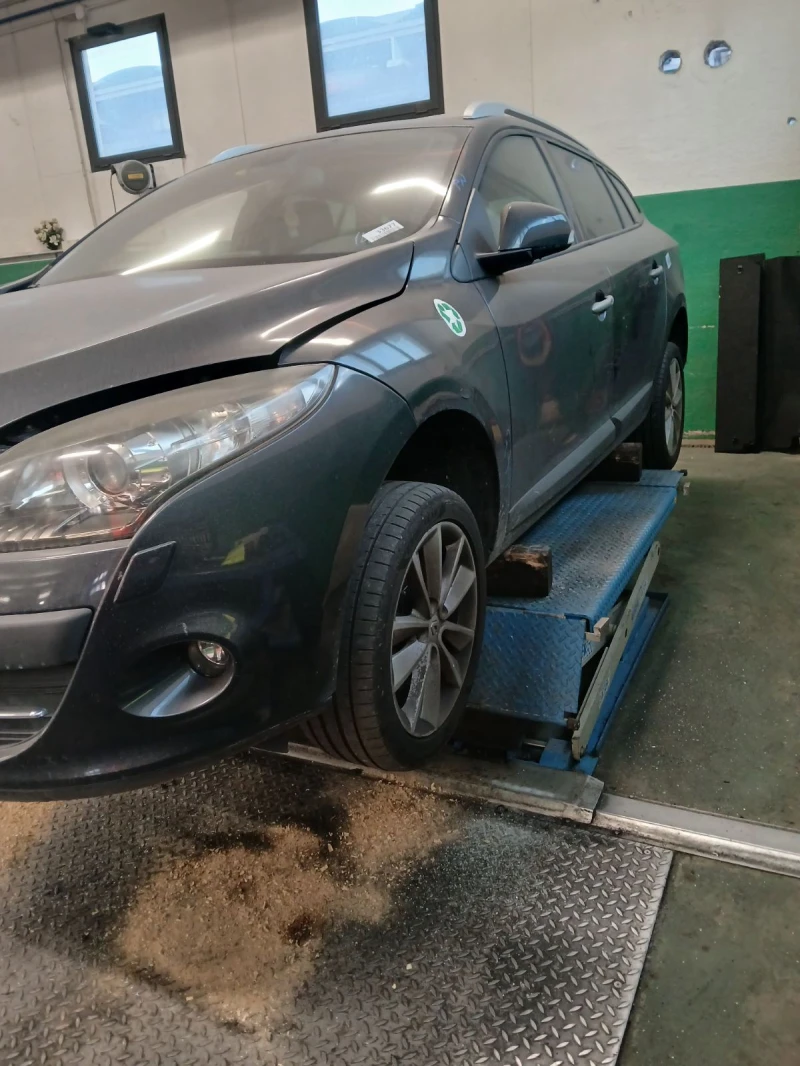 Renault Megane 2.0dci, снимка 4 - Автомобили и джипове - 49999310