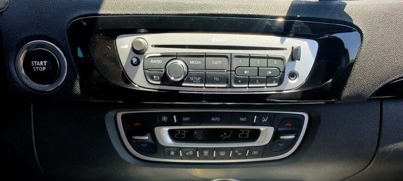 Renault Scenic Bose Edition , снимка 10 - Автомобили и джипове - 52144044