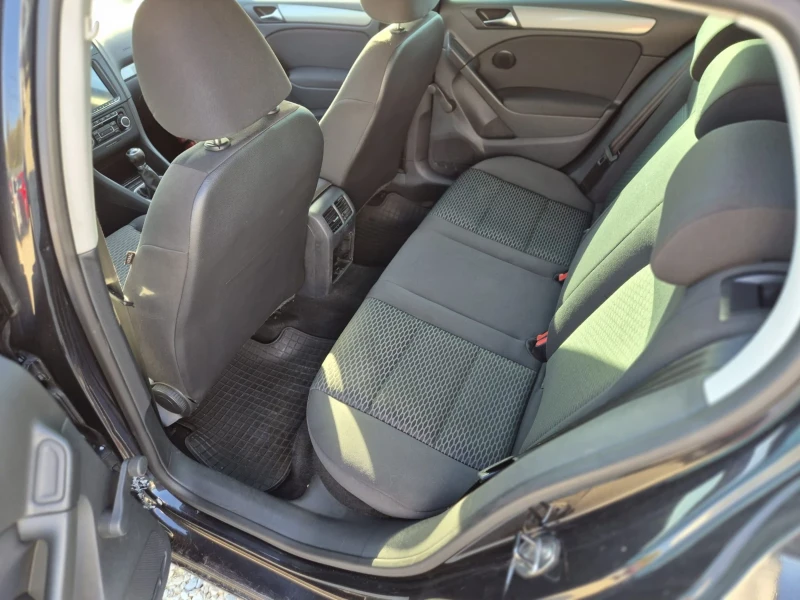 VW Golf 1.6 TDI BLUEMOTION, снимка 11 - Автомобили и джипове - 52165655