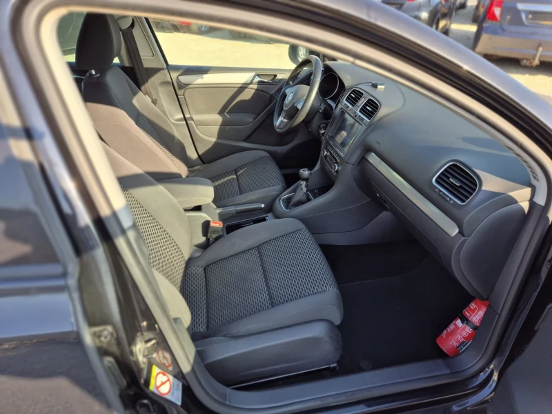 VW Golf 1.6 TDI BLUEMOTION, снимка 9 - Автомобили и джипове - 52165655