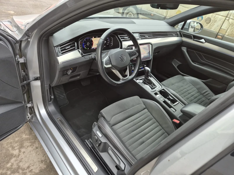 VW Passat Elegance, Digital, IQ Light, Камера, История , снимка 7 - Автомобили и джипове - 53208579