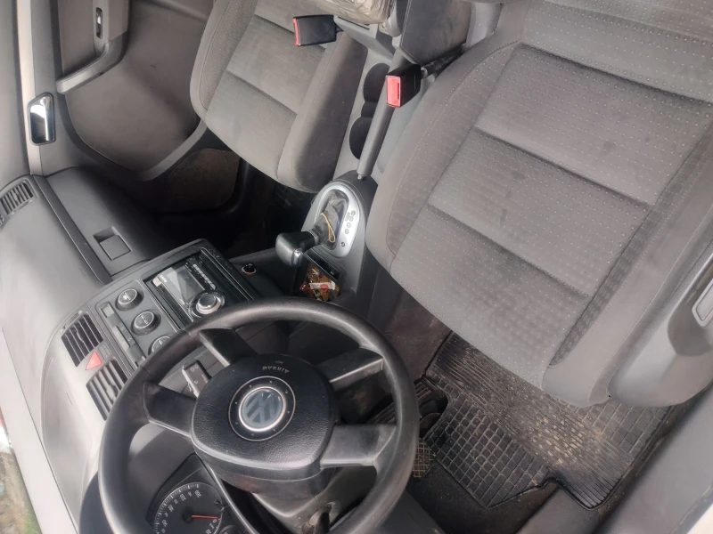 VW Touran, снимка 5 - Автомобили и джипове - 53445468