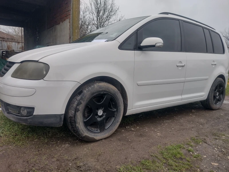 VW Touran, снимка 3 - Автомобили и джипове - 53445468
