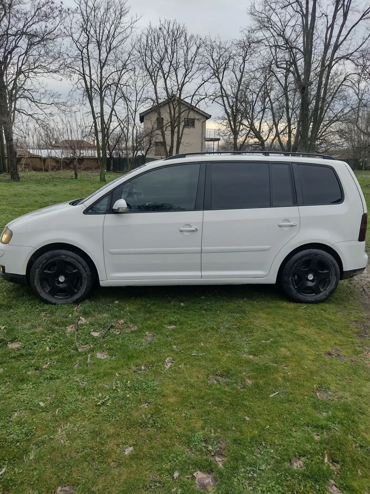 VW Touran, снимка 4 - Автомобили и джипове - 54658135