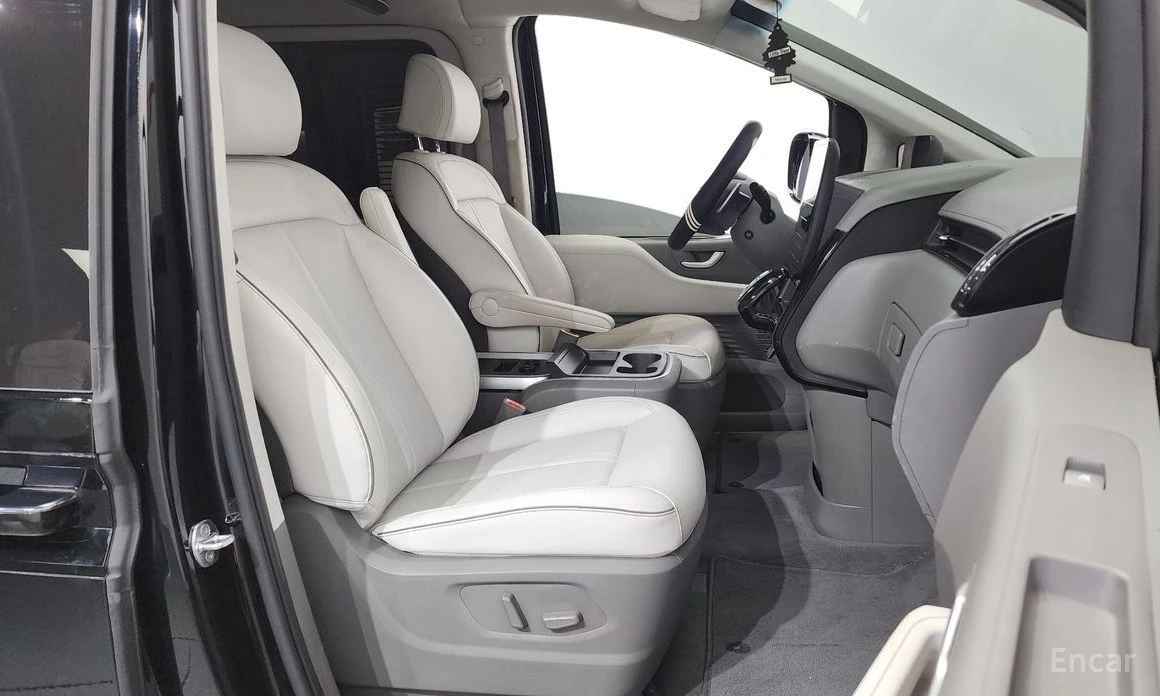 Hyundai Staria, снимка 11 - Автомобили и джипове - 53758172