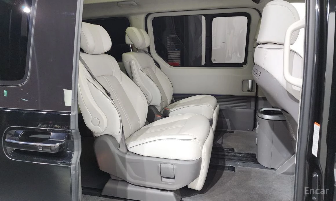 Hyundai Staria, снимка 12 - Автомобили и джипове - 53758172