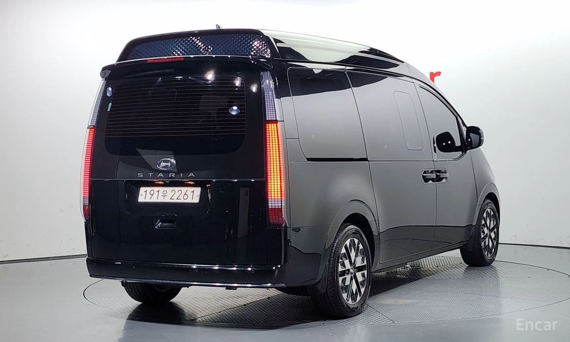 Hyundai Staria, снимка 2 - Автомобили и джипове - 53758172