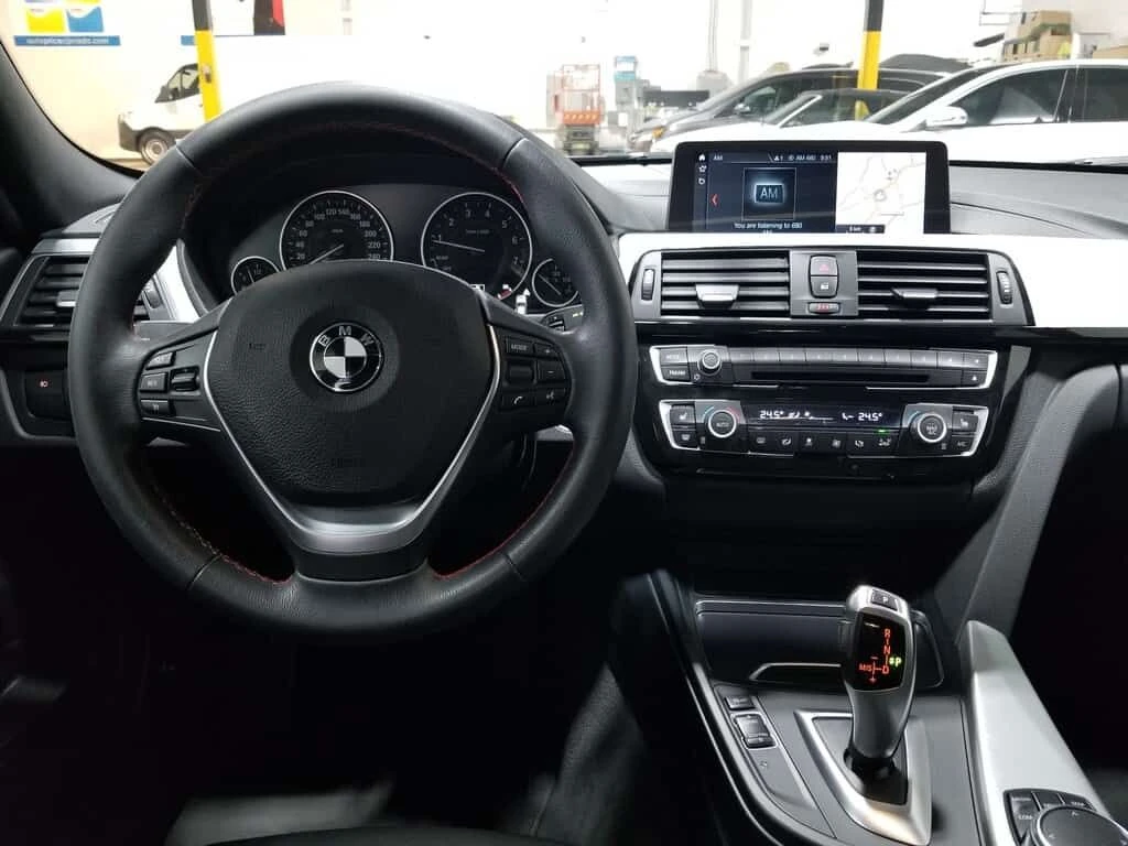 BMW 330 * i xDrive NAVIGATION| LEATHER| MOONROOF * CARFAX , снимка 11 - Автомобили и джипове - 54138941