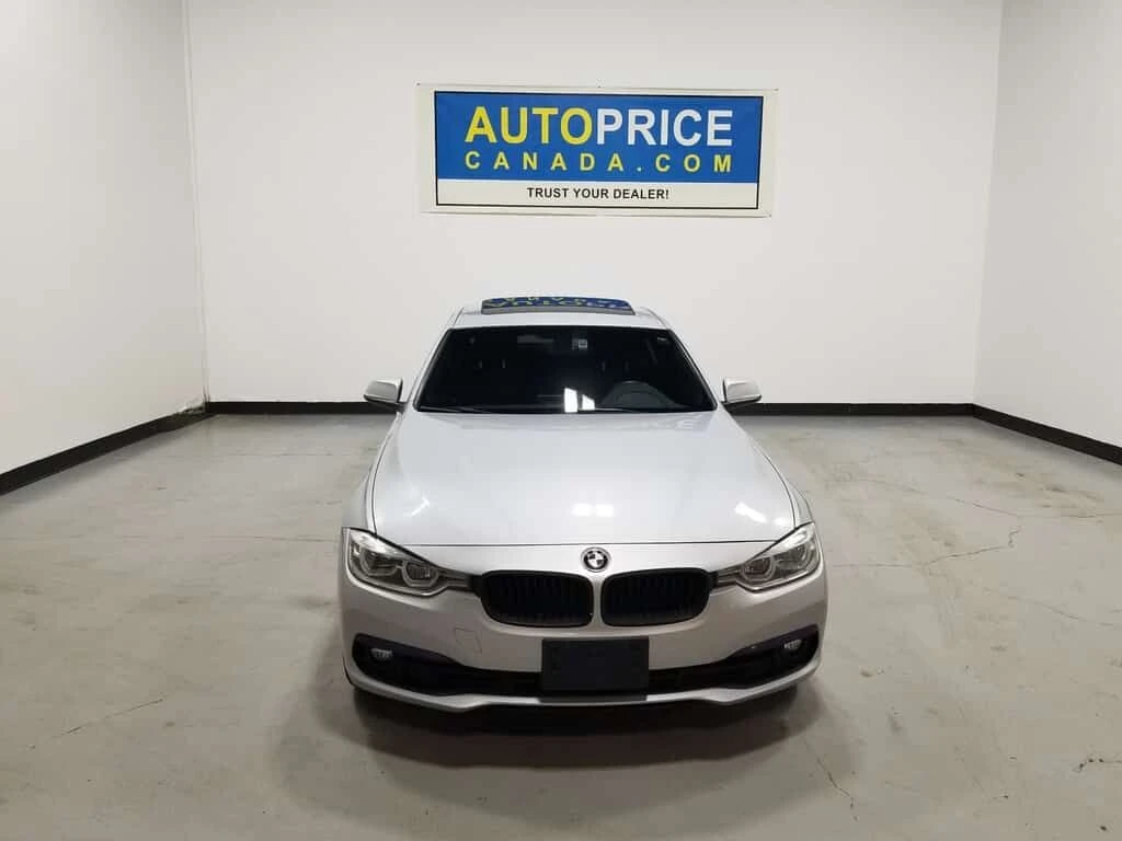 BMW 330 * i xDrive NAVIGATION| LEATHER| MOONROOF * CARFAX , снимка 2 - Автомобили и джипове - 54138941