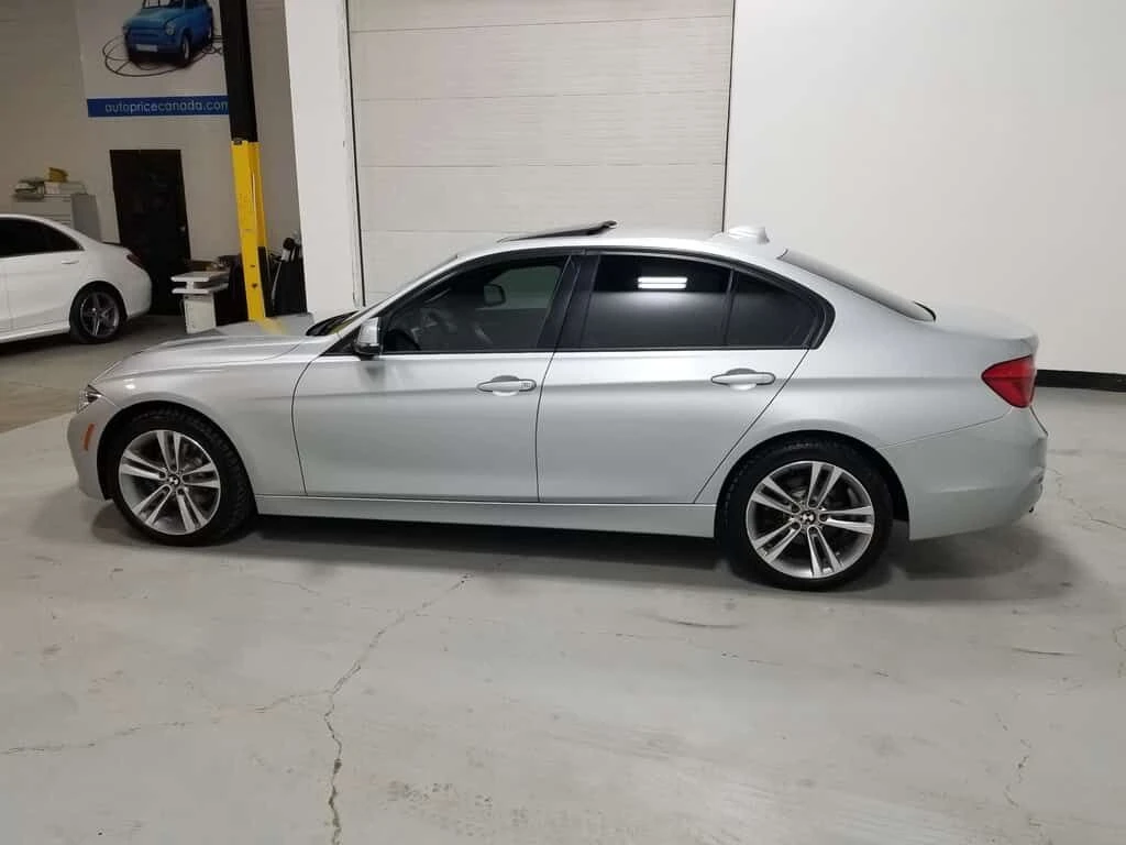 BMW 330 * i xDrive NAVIGATION| LEATHER| MOONROOF * CARFAX , снимка 4 - Автомобили и джипове - 54138941