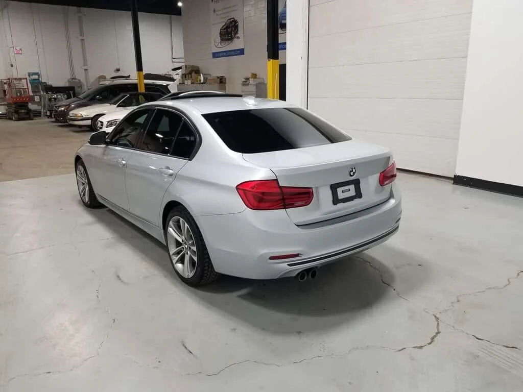 BMW 330 * i xDrive NAVIGATION| LEATHER| MOONROOF * CARFAX , снимка 5 - Автомобили и джипове - 54138941