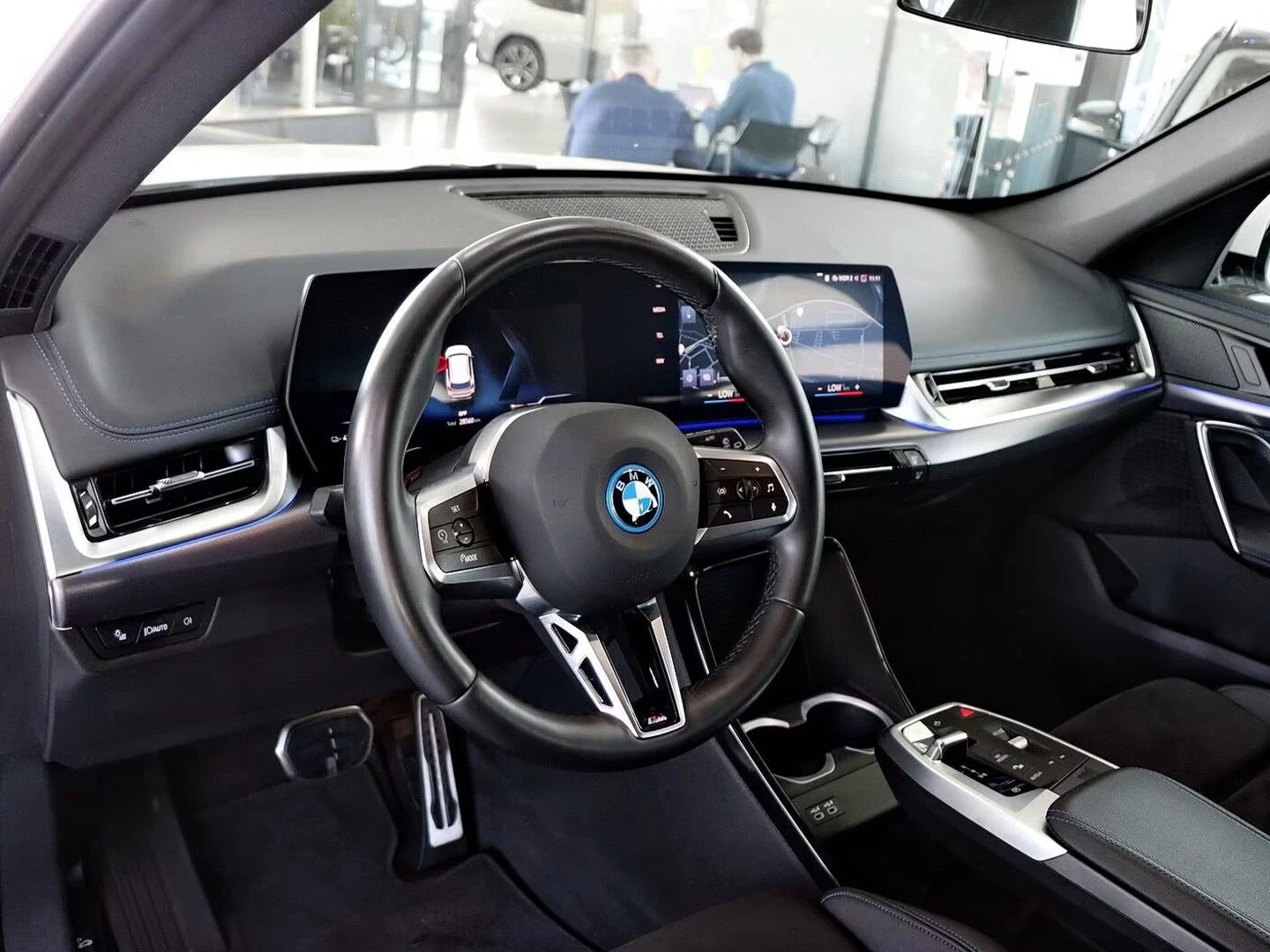 BMW iX1 xDrive30/313HP/M-SPORT/CAM/KED/DIGI/NAVI/320q, снимка 9 - Автомобили и джипове - 54603057