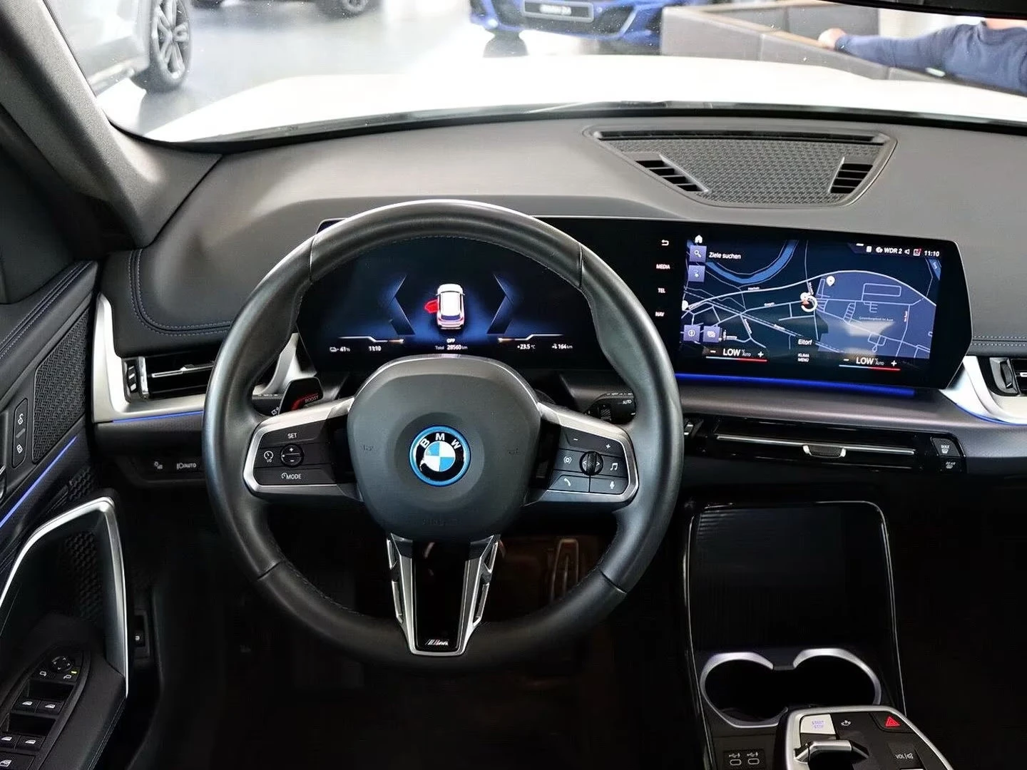 BMW iX1 xDrive30/313HP/M-SPORT/CAM/KED/DIGI/NAVI/320q, снимка 8 - Автомобили и джипове - 54603057