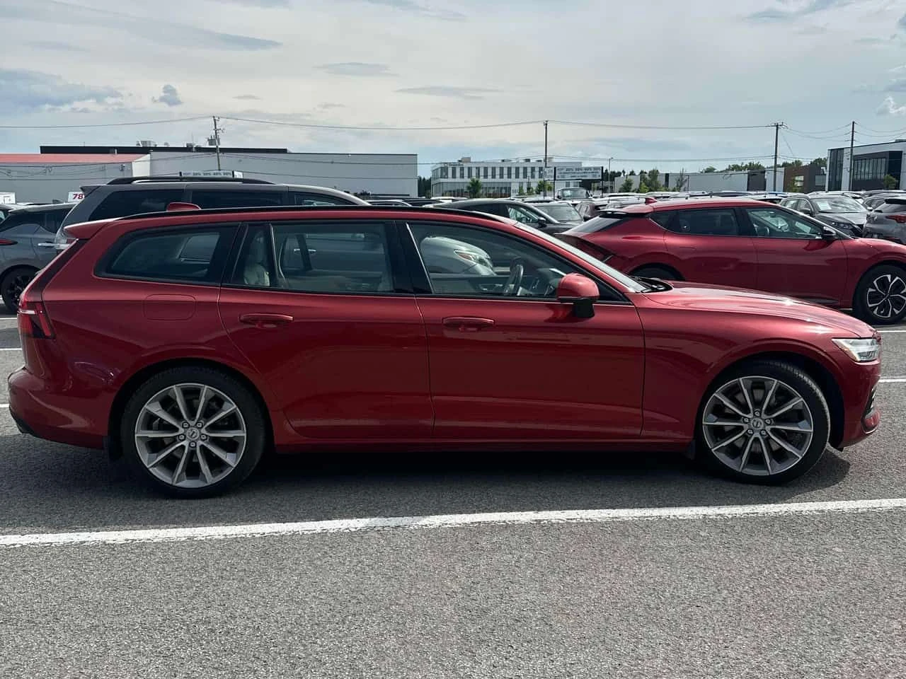 Volvo V60 Momentum | CARFAX | БЕЗ ПЪРВОНАЧАЛНА ВНОСКА, снимка 4 - Автомобили и джипове - 55053494