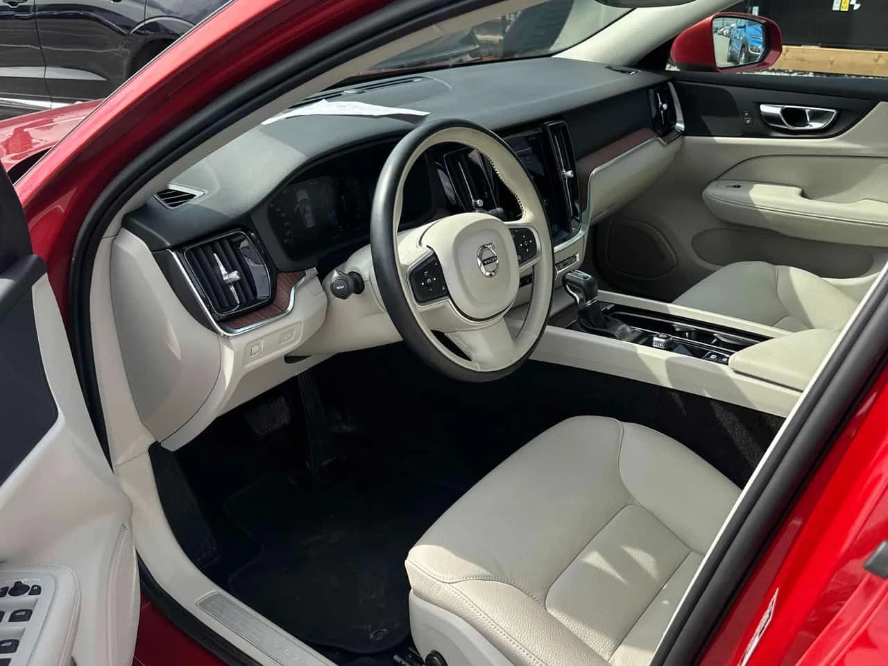 Volvo V60 Momentum | CARFAX | БЕЗ ПЪРВОНАЧАЛНА ВНОСКА, снимка 7 - Автомобили и джипове - 55053494