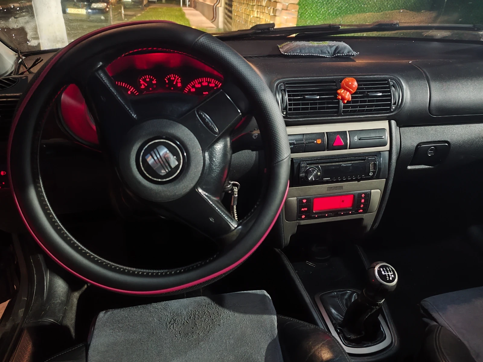 Seat Leon, снимка 2 - Автомобили и джипове - 55303778